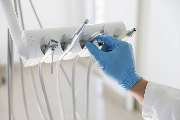 Professional Tooth Extraction technician working in Altamont, OR